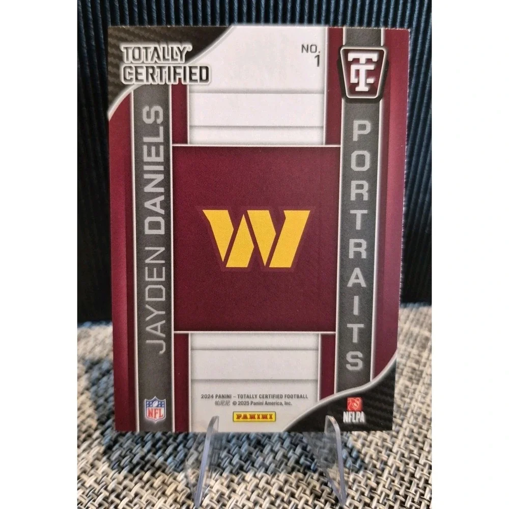 2024 Panini‎ Totally Certified Jayden Daniels #1 (RC)  Paortraits Commanders